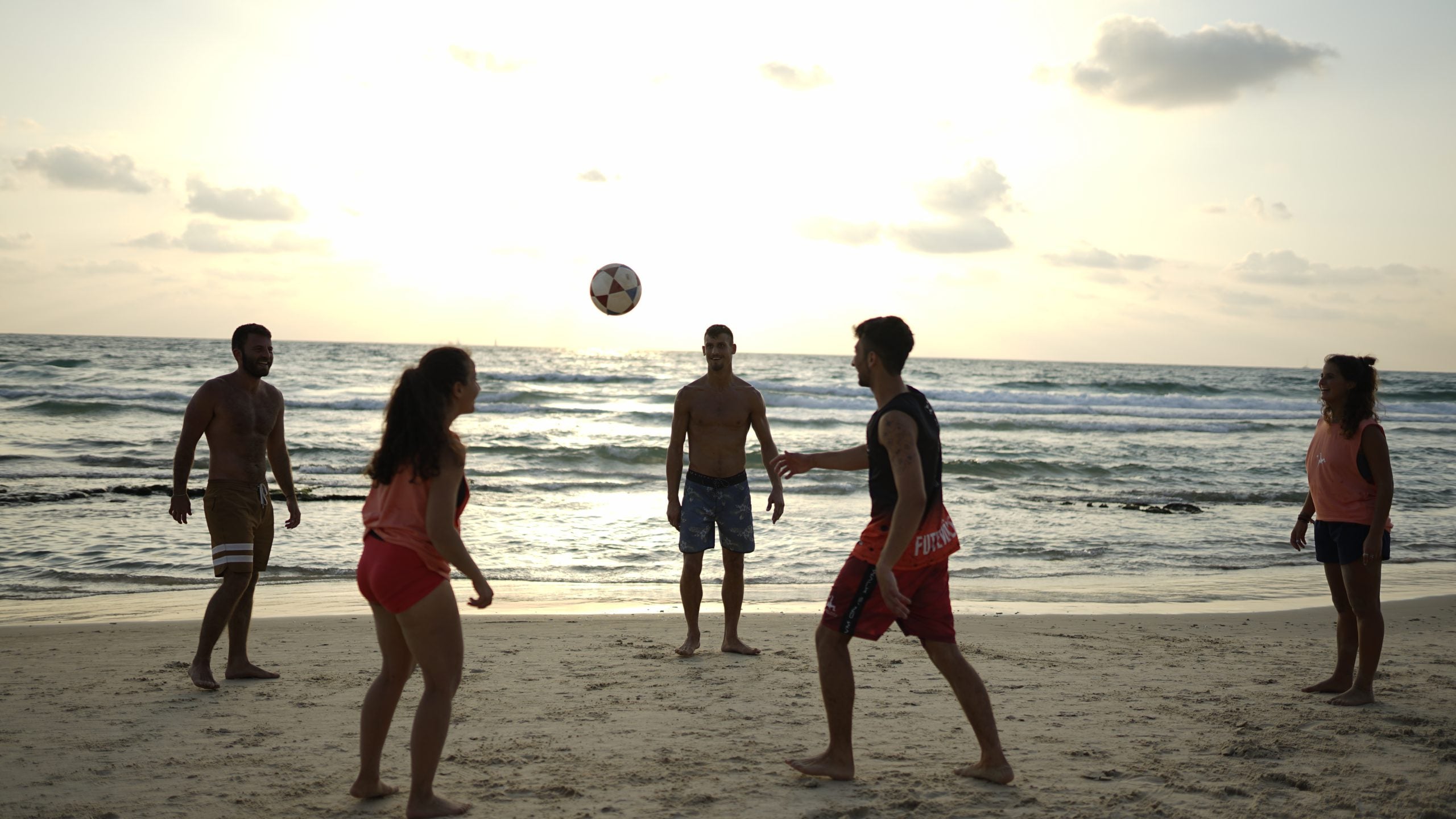 חולצות וגופיות